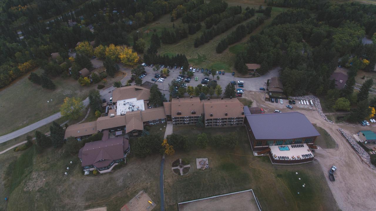 Elkhorn Resort, Spa, And Conference Centre Wasagaming Eksteriør bilde
